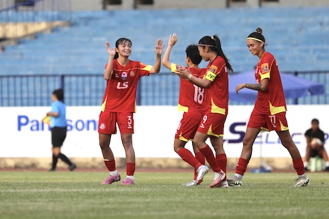 Tuy nhiên, CLB TP.HCM I chẳng dễ để cho họ giành 3 điểm. Ảnh: VFF 