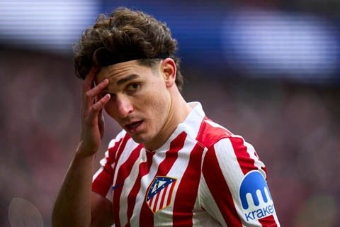 Atletico không còn muốn giữ Alvarez