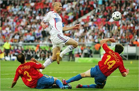 Nhưng Zizou xuất sắc giúp Pháp lội ngược dòng thành công