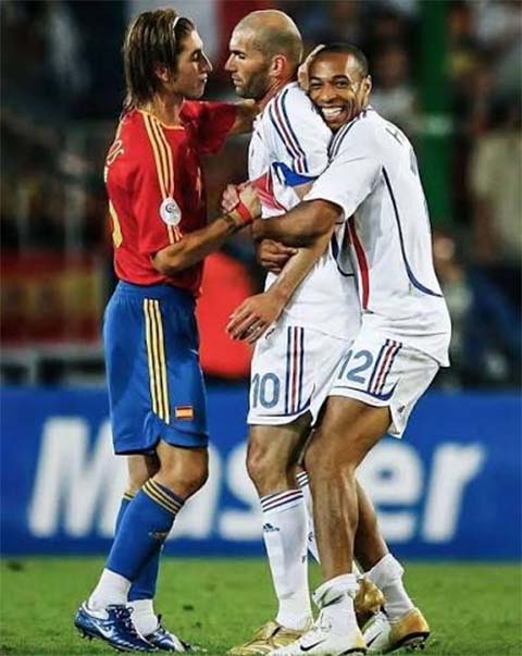 Và Zizou mới là người tiễn Tây Ban Nha về nước