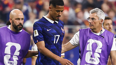 Saliba rời sân giữa hiệp 1 trận bán kết World Cup