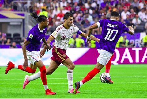 Mbappe không thể làm phần việc của các đồng đội trong cả trận