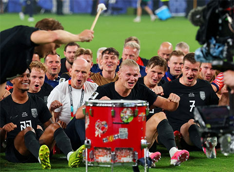 Màn ăn mừng 'độc nhất vô nhị' của Na Uy khi vượt qua vòng bảng World Cup 2026 Ảnh: FIFA
