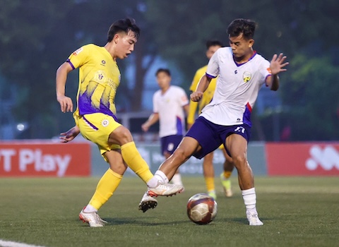 CLB Hà Nội (áo vàng) đứng đầu bảng A và giành vé vào tứ kết. Ảnh: VFF
