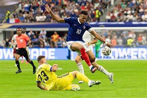 Nhiều người nói đó là "phú quý giật lùi" sau chức vô địch World Cup 2018, á quân 2022 và giờ là bán kết