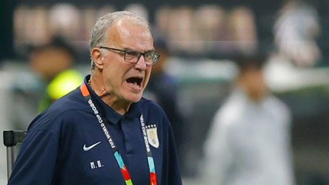  Bielsa quá hài hước khi phát ngôn: Áp lực là phải thức dậy lúc 5 giờ sáng để làm việc với mức lương tối thiểu