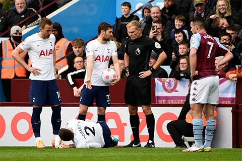 Cựu trọng tài Graham Scott từng có nhiều năm làm việc ở Premier League