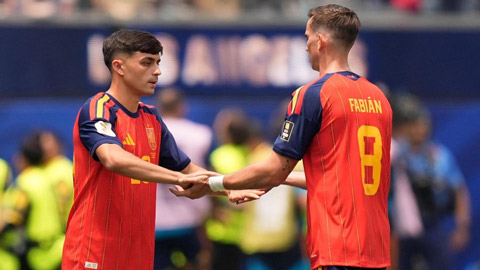 Việc lựa chọn ai đá chính là bài toán đau đầu với cả Tây Ban Nha lẫn Argentina