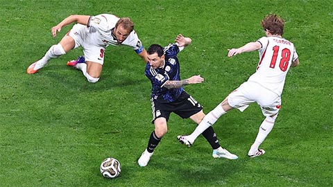 Messi không ghi bàn thì sẽ dạt biên phải để kiến tạo