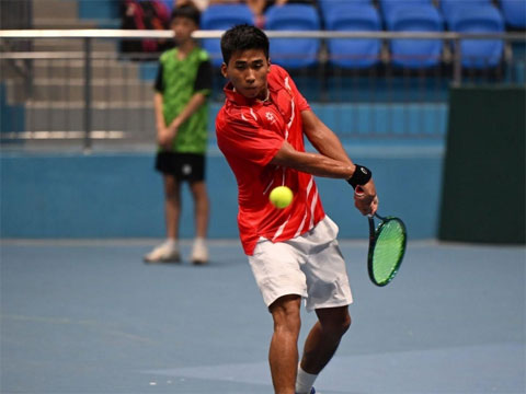 Vũ Hà Minh Đức giúp tuyển quần vợt Việt Nam có chiến thắng đầu tay ở Davis Cup năm nay. Ảnh: VTF