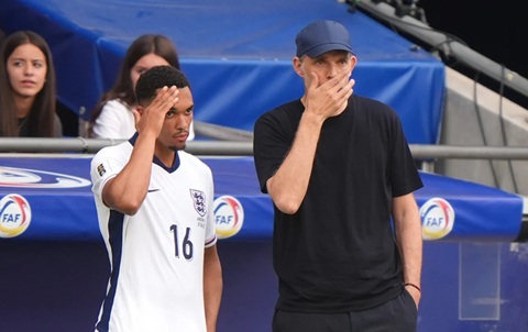 Alexander-Arnold, một trong những cầu thủ chuyền bóng tốt nhất của Anh bị Tuchel cho ngồi nhà xem World Cup