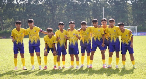 Niềm vui của cầu thủ Hà Nội khi giành vé đầu tiên vào tứ kết. Ảnh: Nguyễn Hương