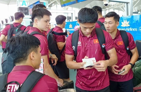 ĐT Việt Nam trước giớ lên đường. Ảnh: VFF