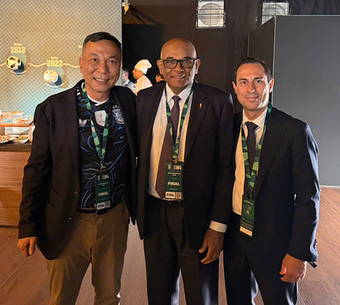 Chủ tịch VFF Trần Quốc Tuấn (bìa trái) dự khán trận chung kết World Cup 2026