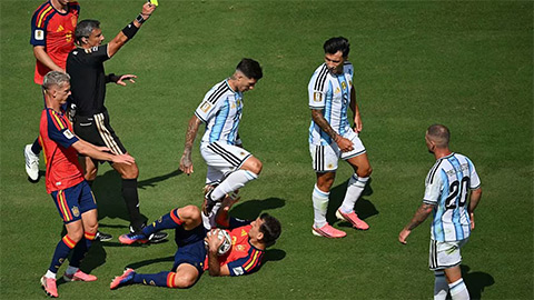 Argentina dã chơi đầy quyết liệt trước Tây Ban Nha ở 45 phút đầu tiên