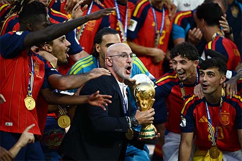 Luis De la Fuente giúp Tây Ban Nha giành cú đúp vô địch EURO 2024 và World Cup 2026 đầy thuyết phục