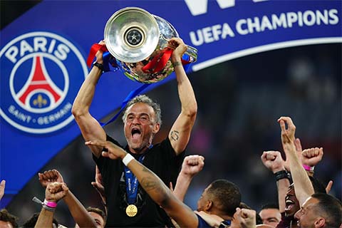 Một người Tây Ban Nha khác, Luis Enrique, vừa giúp PSG giành 2 chức vô địch Champions League liên tiếp