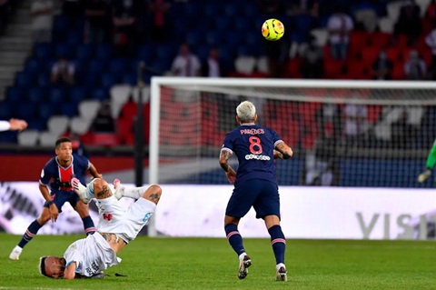 Paredes hạ "đo ván" Dario Benedetto của Marseille