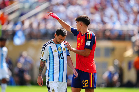 Cubarsi khiến Messi và các đồng đội tắt điện