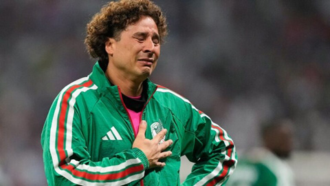 Guillermo Ochoa đã treo găng