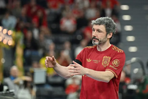 Van Bommel từng là một cái tên rất nổi tiếng của bóng đá Hà Lan