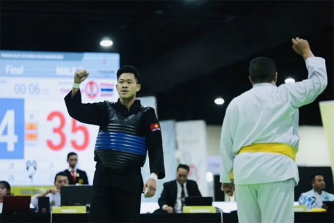 Võ sĩ Nguyễn Tấn Sang của đội tuyển pencak silat Việt Nam