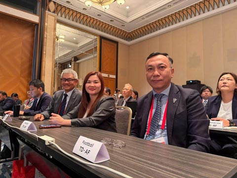 Chủ tịch Trần Quốc Tuấn và đại diện VFF tại lễ bốc thăm