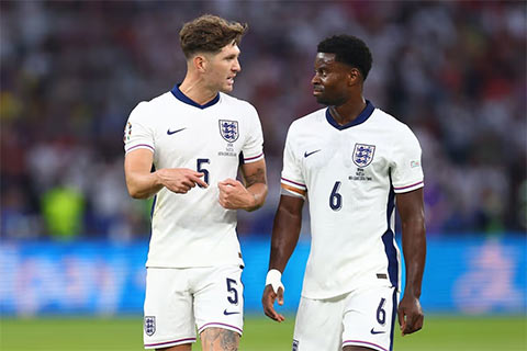 Arsenal nhắm bộ đôi tuyển thủ Anh, Stones và Konsa