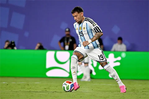 Otamendi chia tay ĐT Argentina