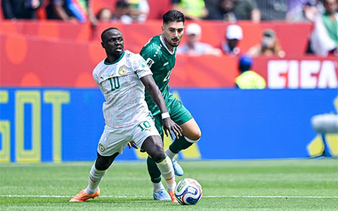 Frans Putros đá chính trong màu áo của ĐT Iraq ở World Cup 2026