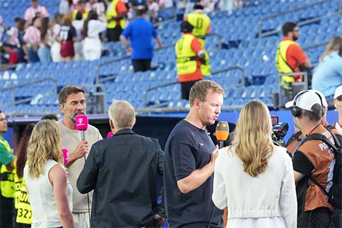 Klopp trả lời phỏng vấn trước trận Đức vs Paraguay ở vòng 1/16, giống như Julian Nagelsmann