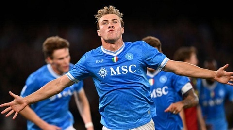 Rasmus Hojlund đang chiếm suất chính trên hàng công của Lukaku tại Napoli