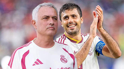 Mourinho vẫn thèm khát tiền vệ Rodri của Man City