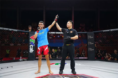 Lương Thành Phúc thắng Nguyễn Hoàng Hải Triều bằng knock-out kỹ thuật TKO tại LION Championship 32