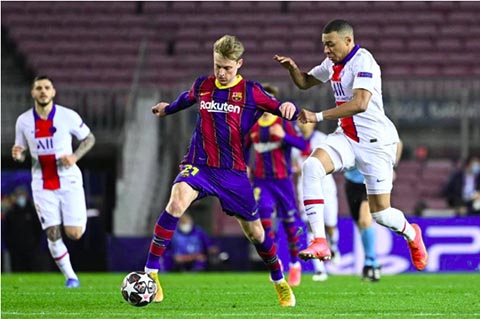Frenkie De Jong cũng nằm trong danh sách mua hụt của PSG