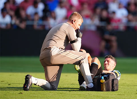 Fabian Schar lại gặp vấn đề về sức khỏe
