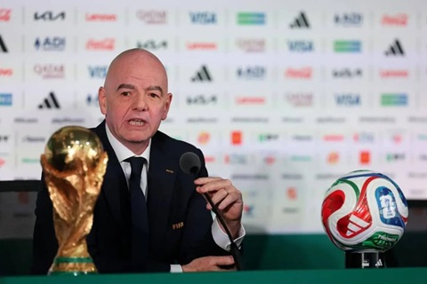 Infantino đứng trước làn sóng phẫn nộ với kế hoạch bán một phần FIFA