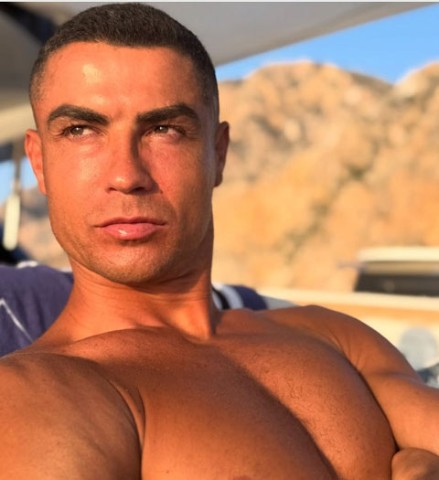 Ronaldo đăng ảnh gây xôn xao
