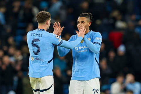 Stones tái hợp đồng đội cũ Akanji, từng ăn ý ở Man City