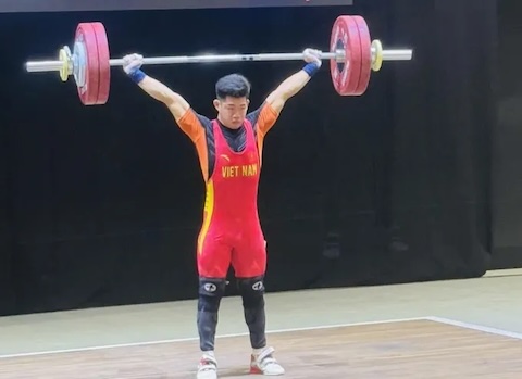 Lực sĩ Trần Minh Trí ở giải vô địch châu Á 2026. Ảnh: CTV 