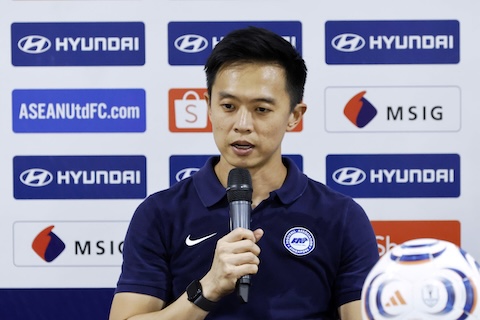 HLV Lee Gavin của Singapore. Ảnh: Đức Cường