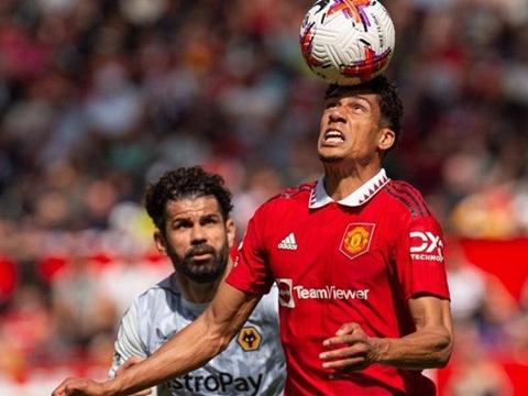 Cựu trung vệ Varane hiểu hơn ai hết nguy hại của các pha không chiến
