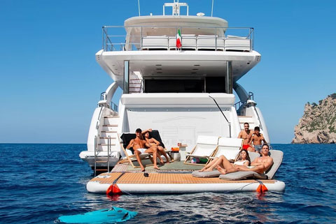 Du thuyền Azimut Grande 27 Metri của Ronaldo