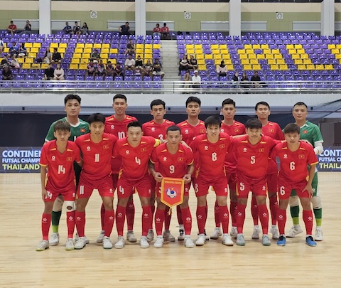 ĐT futsal Việt nam trước trận đấu. Ảnh: BTC