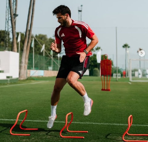 Kvaratskhelia đang tích cực tập luyện trong khi nhiều đồng đội ở PSG còn chưa hội quân