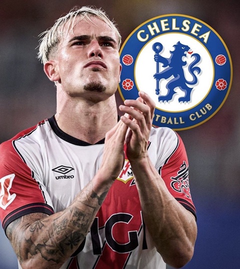 Hậu vệ sinh năm 1998 đang hoàn tất thủ tục gia nhập Chelsea