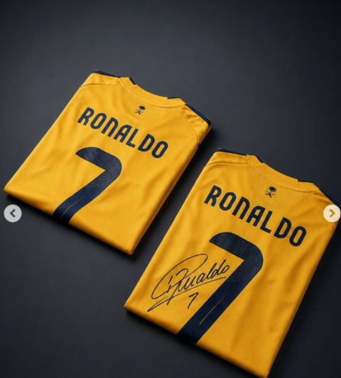 Áo đấu Al Nassr có chữ ký của Ronaldo