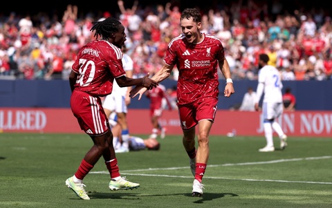 Liverpool thiếu chiều sâu đội hình, nên thi đấu tệ hại ở hiệp 2