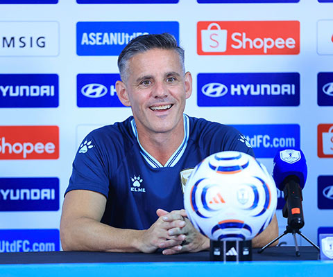 HLV John Herdman thừa nhận việc ĐT Việt Nam ghi liền 2 bàn trong thời gian ngắn đã phá vỡ mọi tính toán của Indonesia. Ảnh: Đức Cường