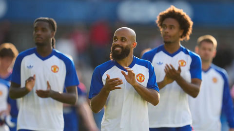 MU từng có quãng thời gian không có nhà tài trợ áo tập - Ảnh: Goal